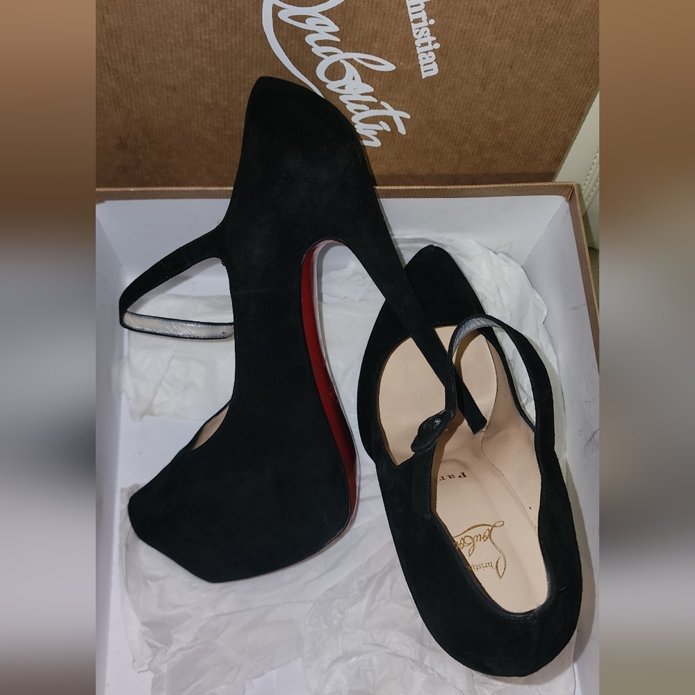 Heels - Picture 4 of 5